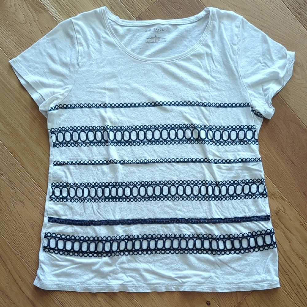3/$15 Ann Taylor White Tee
